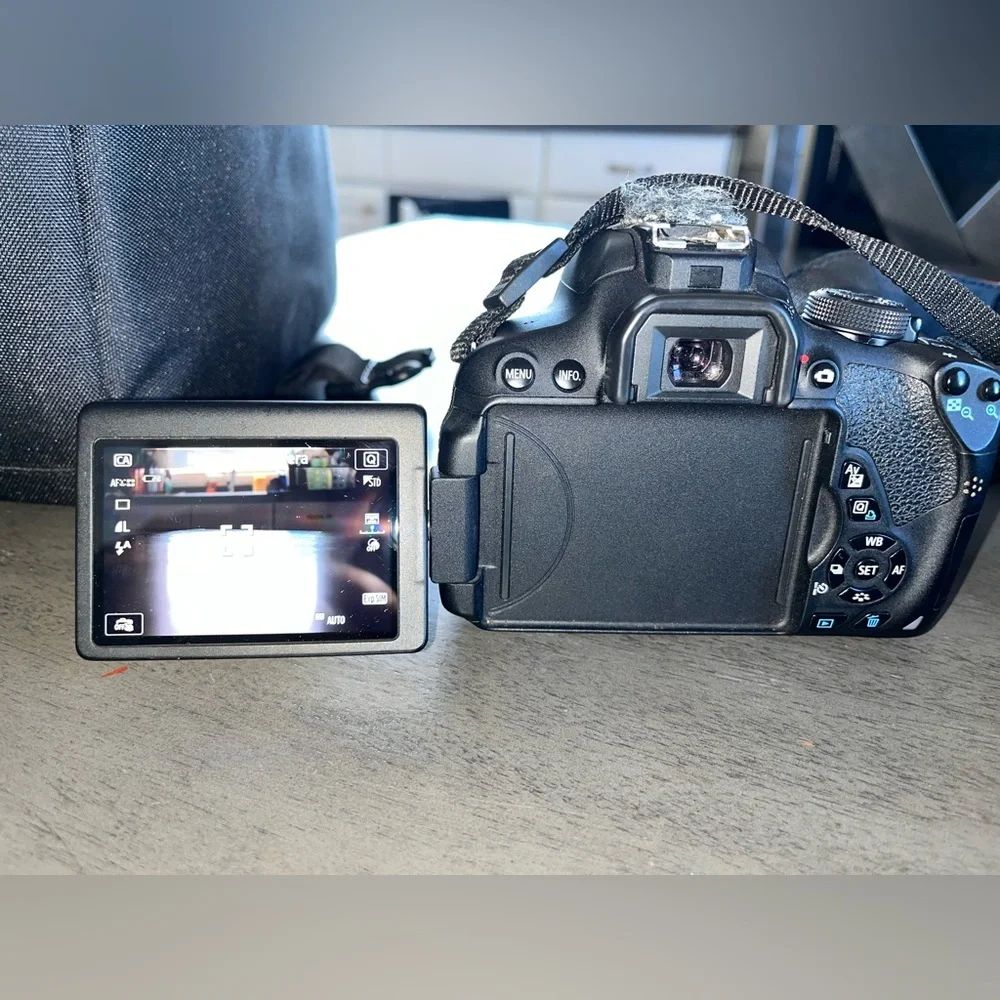 Camera canon eso 700D